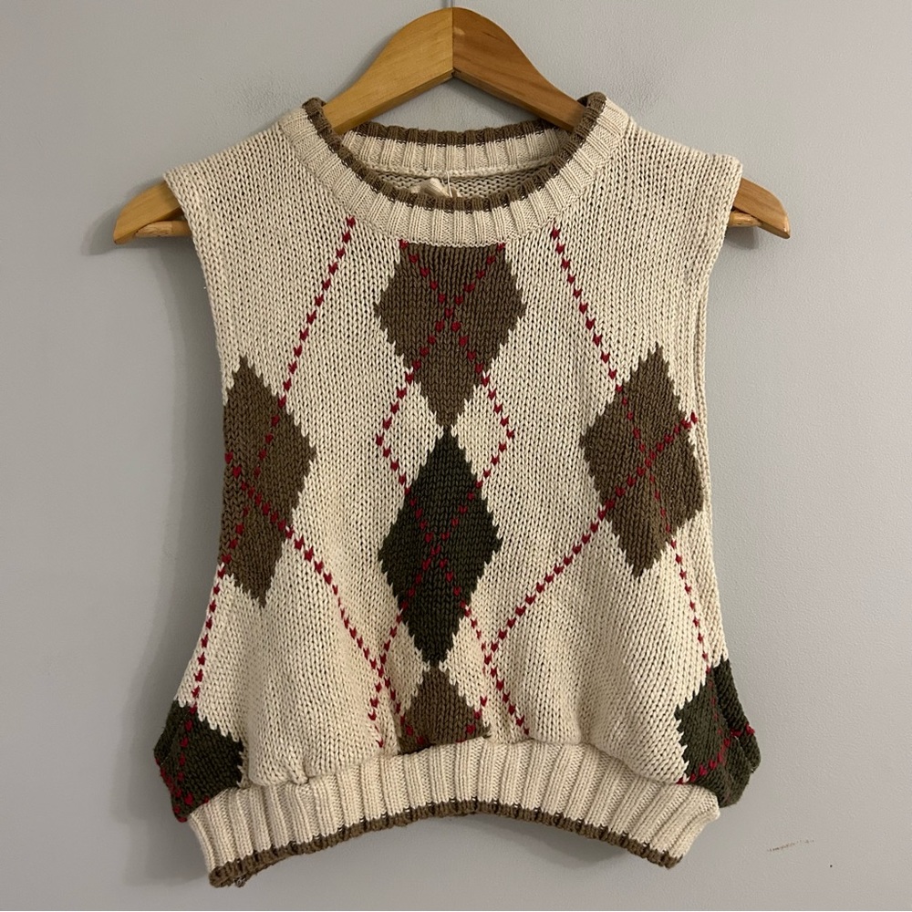 Cream Argyle Knit Sleeveless Sweater Vest